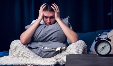 Kronik insomnia nedir, belirtileri nelerdir? Uykusuzluk vücutta ne yapar? Beynin uykuya dalamaması…