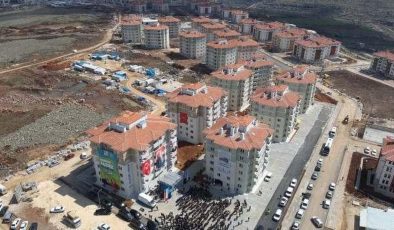 Gazi Konut Kuzeyşehir’de hak sahiplerinin anahtarları teslim edildi