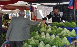 Sıcaklıkların artmasıyla pazar tezgâhlarında fiyatlar yarıya kadar düştü