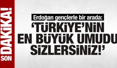 Cumhurbaşkanı Erdoğan gençlerle bir arada: ‘Türkiye’nin en büyük umudu sizlersiniz!’