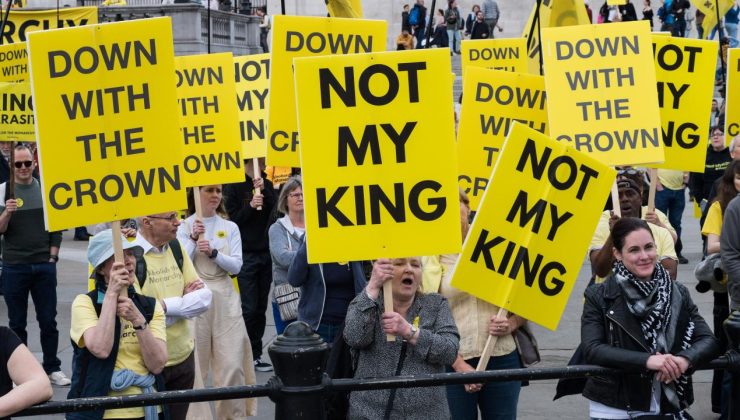 İngiltere’de monarşi karşıtlarınca ilk kez “Cumhuriyet Günü” kutlandı