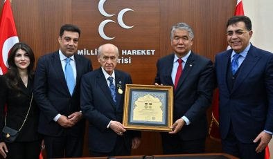 MHP Genel Başkanı Bahçeli’ye “Ahmed Cevad Onur Madalyası” verildi
