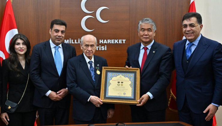 MHP Genel Başkanı Bahçeli’ye “Ahmed Cevad Onur Madalyası” verildi
