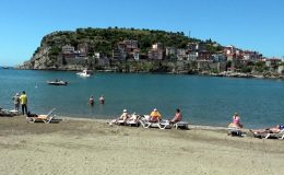 Rus turistler Amasra’ya doyamıyor