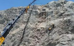 Sarp ve dik yamaçlardan otoyollara çelik koruma