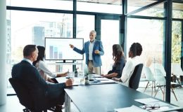 Yöneticiler tatillerde işe nasıl yaklaşıyor?